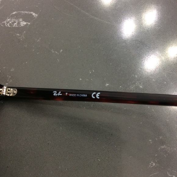 Ray-Ban glasses with case. - Picture 3 of 8